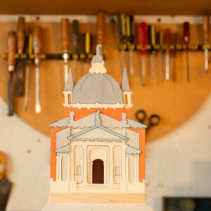 Riproduzione in legno della chiesa del redentore