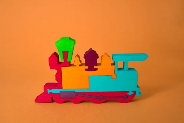 Locomotiva in legno scomponibile
