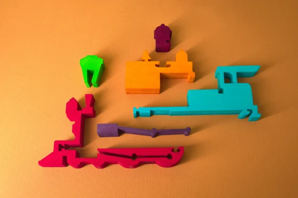 Locomotiva in legno, puzzle scomposto