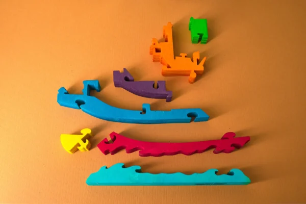 Rimorchiatore in legno, puzzle scomposto