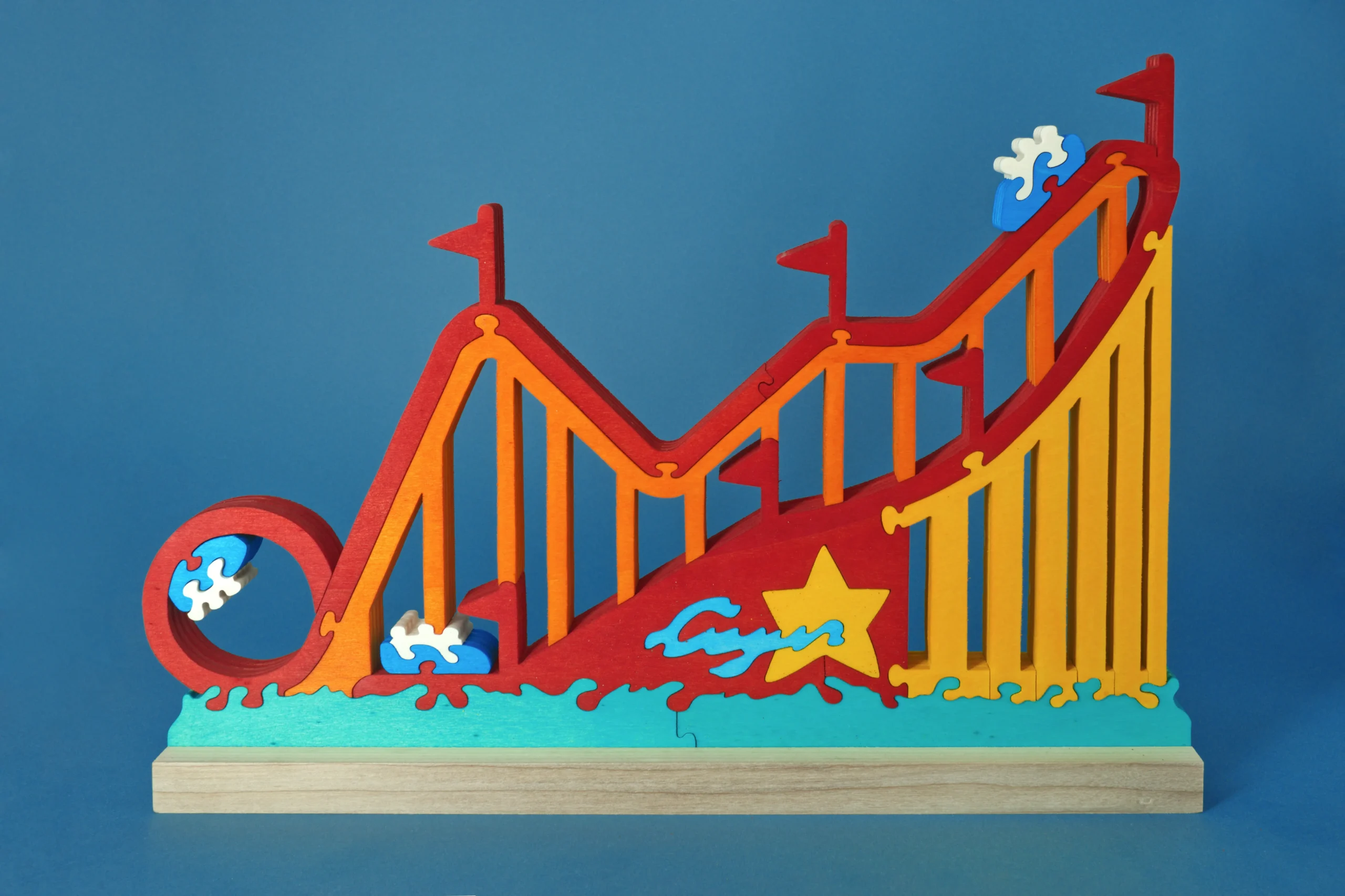 Decomposable wooden roller coaster